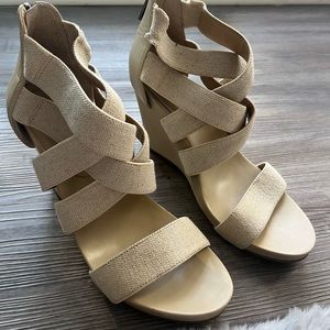 BCBGeneration size 8.5 beige